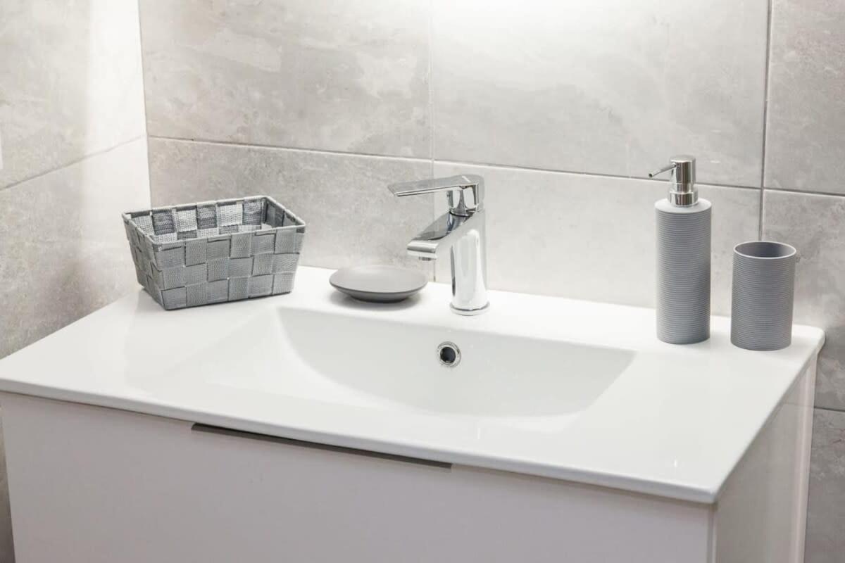 Beautiful New Apartment In Petralona Atene Esterno foto